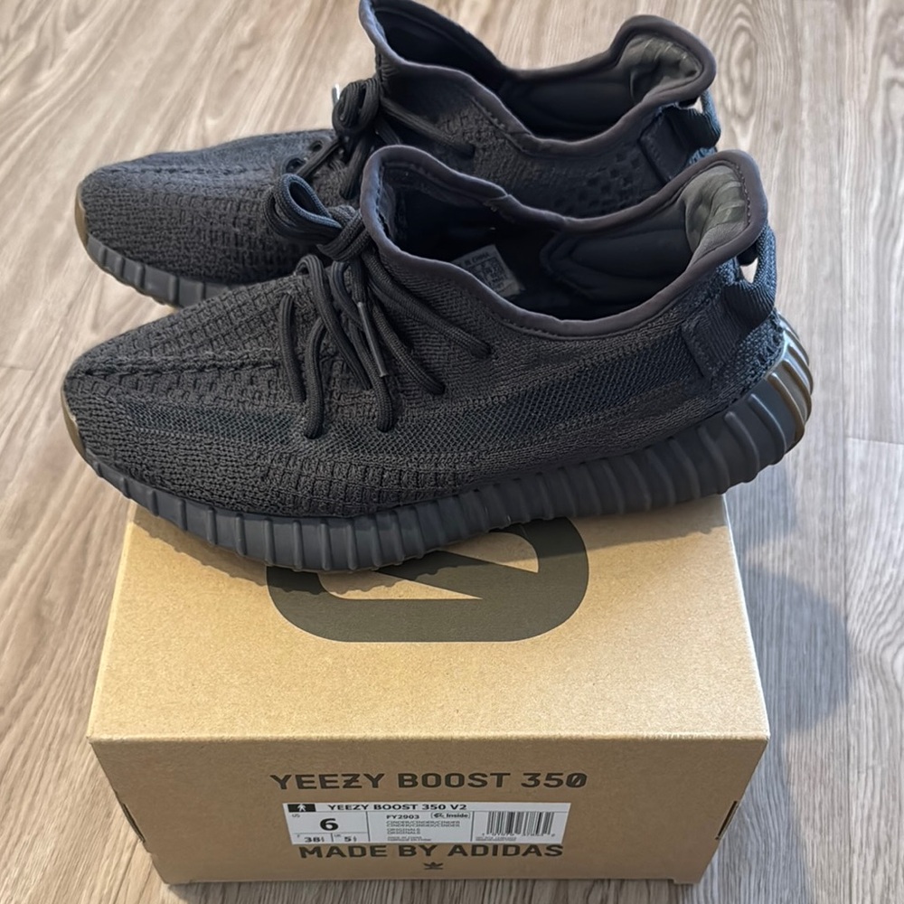 Adidas Yeezy Boost 350 V2 - CINDER